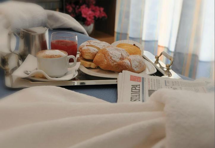 Hotel Villa Camilla - Doppelzimmer mit Balkon - 4