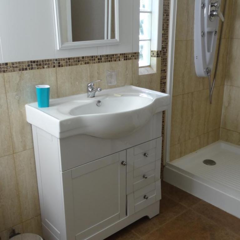 Tralka B&B - Habitación Doble con baño privado - 2 camas - 1