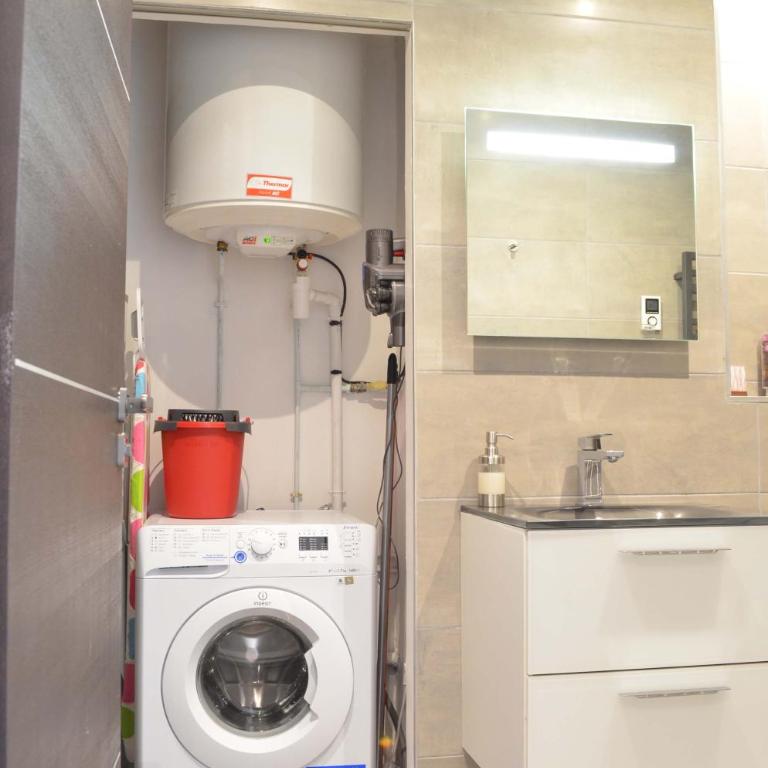 Studio Biarritz - rénové et moderne - au calme - centre ville - tout à pied - Appartement - 6