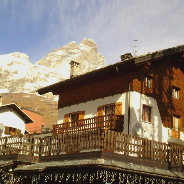 Alloggio in centro a Cervinia - Appartamento con 3 Camere da Letto - 1