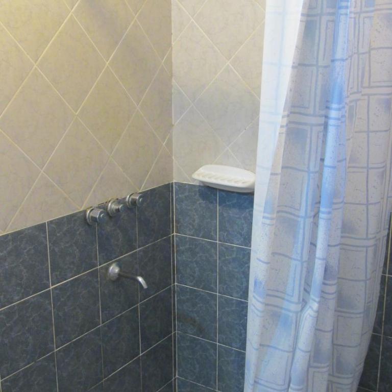Hostel Aves del Lago - Apartamento con vistas al jardín - 22