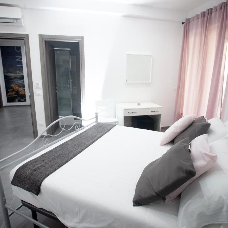 Amazing Napoli - Standard Double Room - 4