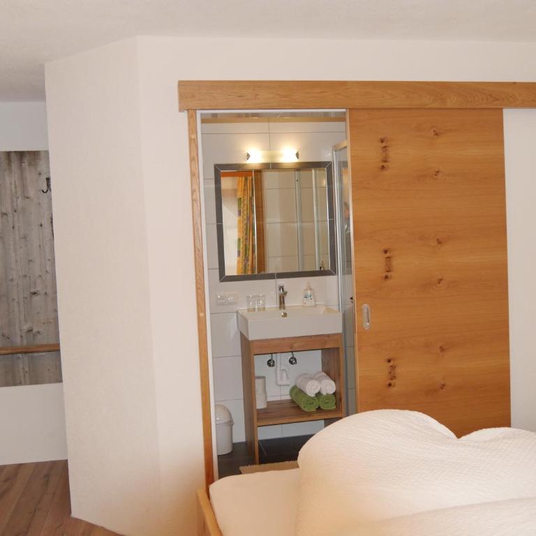 Haus Dilitz-Theiner - Bachblüte - Apartment mit Balkon - Erdgeschoss - 23