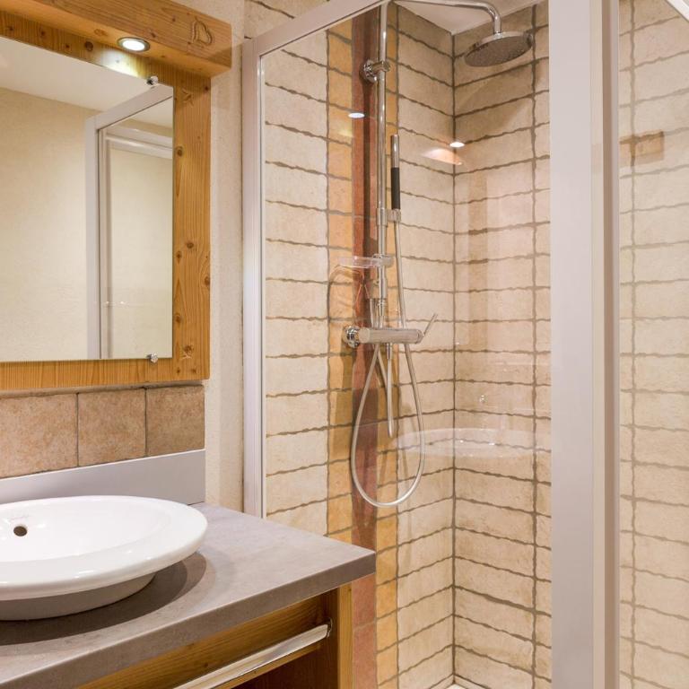 Chalet-Hôtel Le Beausoleil, The Originals Relais - Chambre Double ou Lits Jumeaux - 3