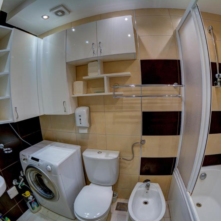 Rooms And Apartments S - Dvokrevetna Soba sa Bračnim Krevetom i Zajedničkim Kupatilom - 1