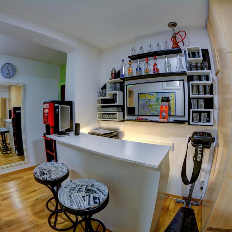 Rooms And Apartments S - Trokrevetna Soba sa Zajedničkim Kupatilom - 1