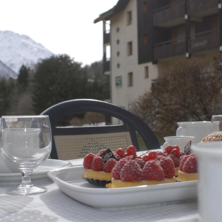 Front Ski Slope Chamonix Apartment - Apartment with Mountain View - 60