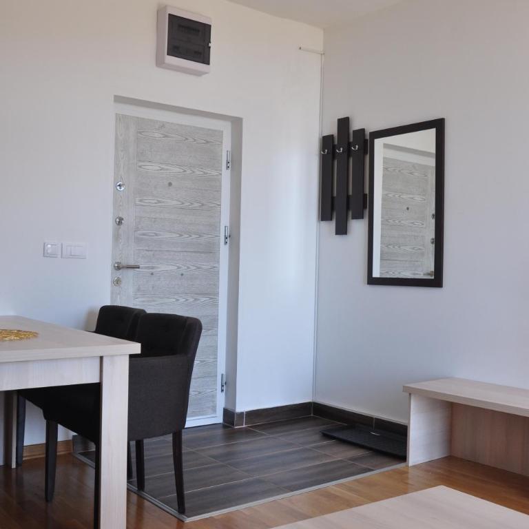 Apartment C10 Dvori - Apartment with Balcony - 13