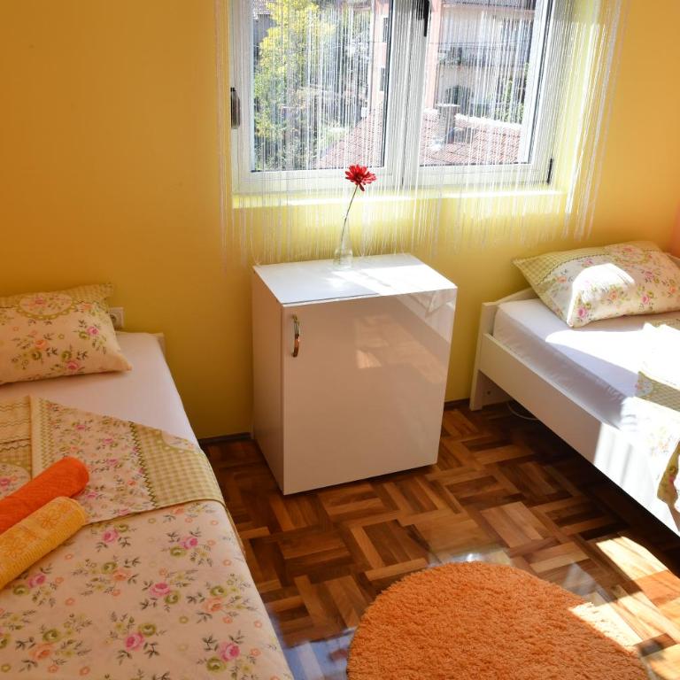KAFA SA SLAVUJIMA free parking - Apartman sa 2 Spavaće Sobe - 2