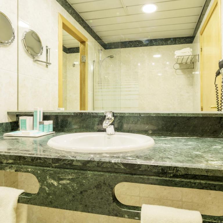 Hotel Ilunion Bilbao - Premium Double Room - 5