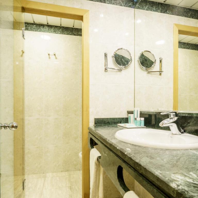 Hotel Ilunion Bilbao - Premium Double Room - 2