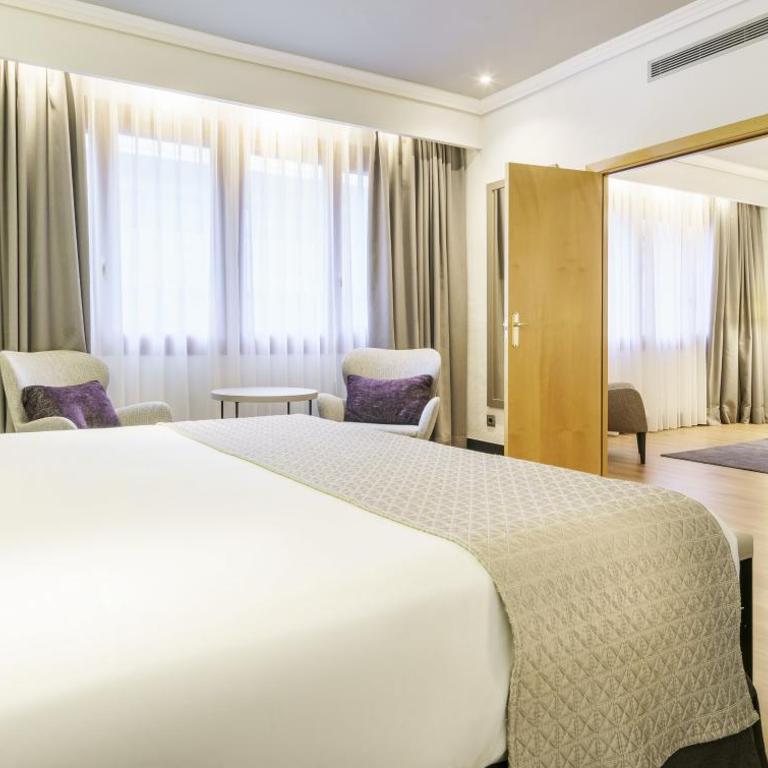 Hotel Ilunion Bilbao - Quadruple Room (4 Adults) - 8
