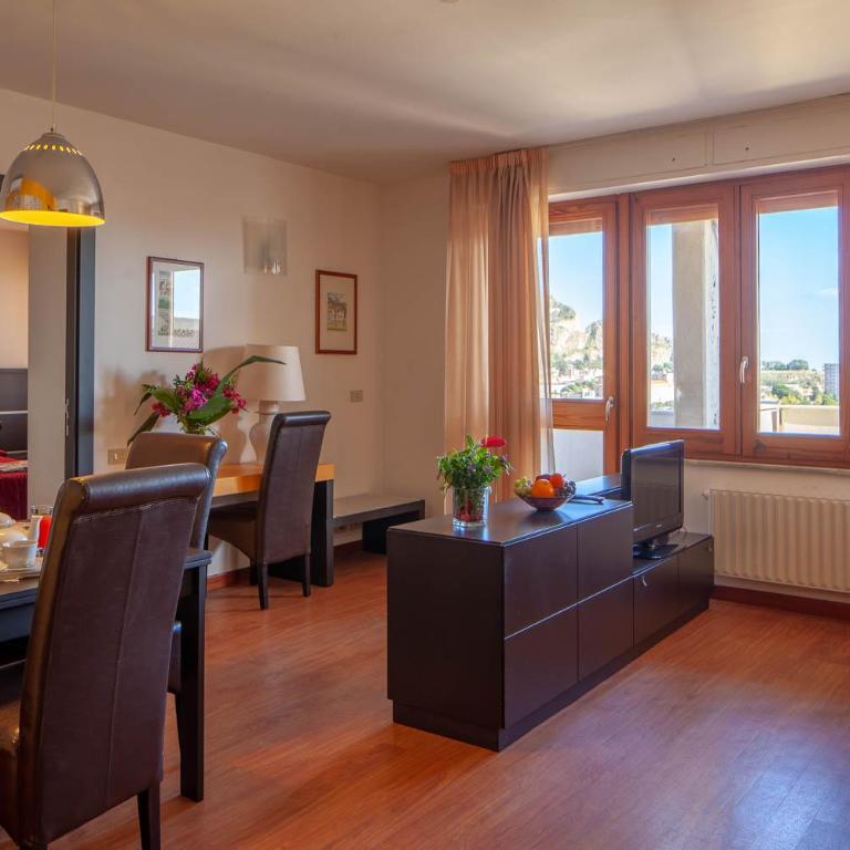 Marbela Apartments & Suites - Executive Apartment - 1