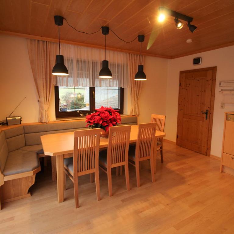 Appartement Mama - Apartment mit 3 Schlafzimmern und Balkon - 35