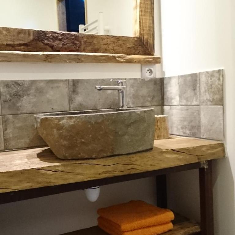 Ferme familiale chez Lili - Chambre Double avec Toilettes Communes - 8