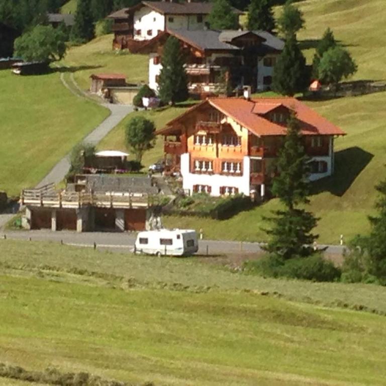Sertig Ferienwohnung - Apartment mit Blick auf die Berge - 12