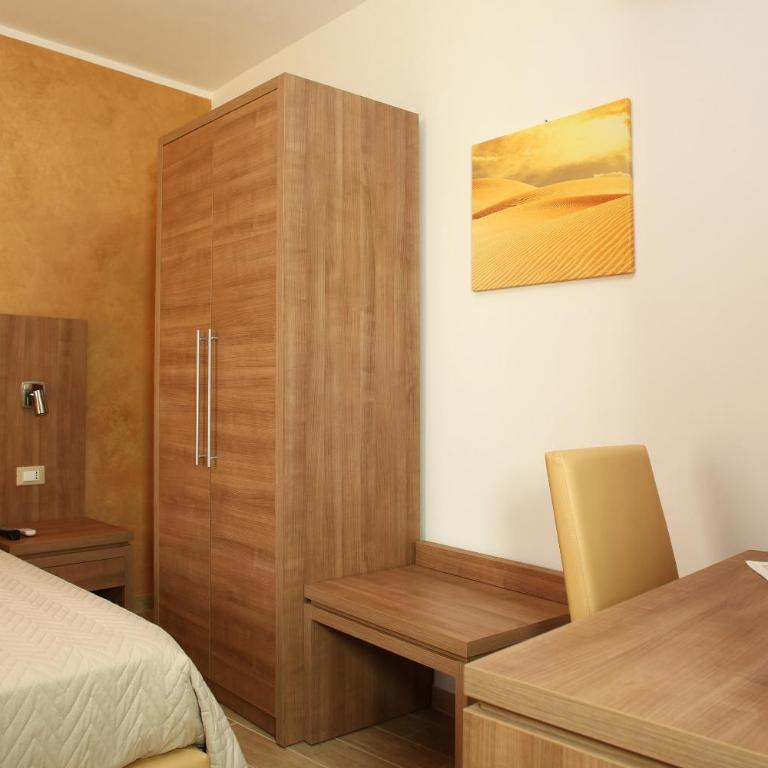 Coralia Bed & Breakfast - Camera Matrimoniale con Balcone - 11