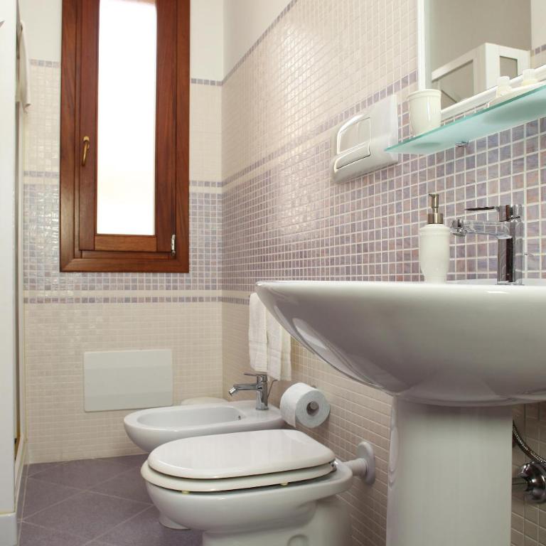 Coralia Bed & Breakfast - Camera Matrimoniale con Balcone - 23