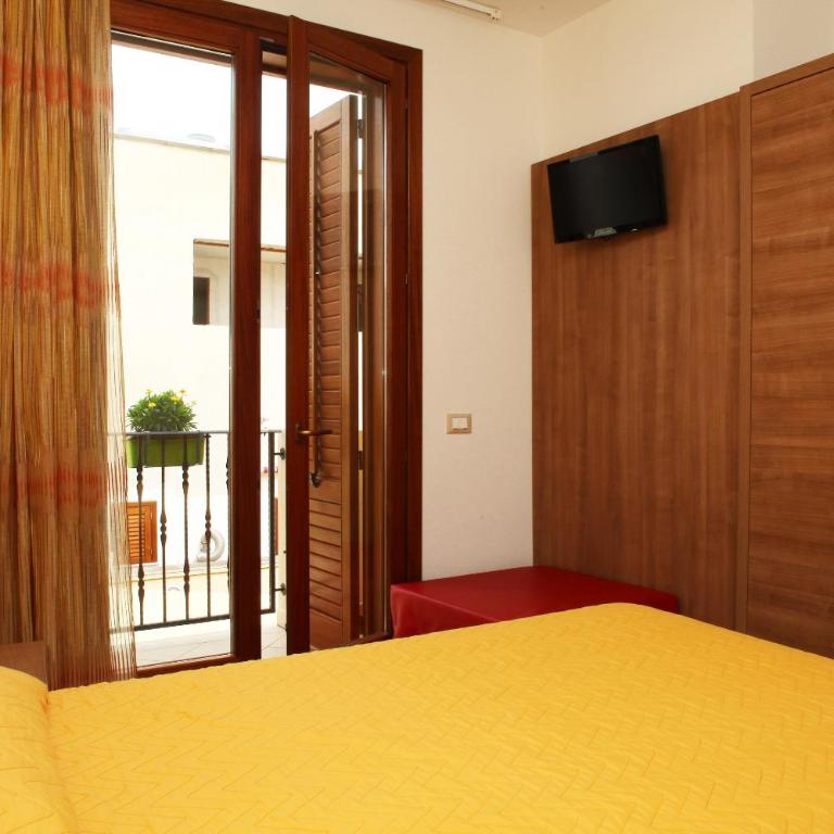 Coralia Bed & Breakfast - Camera Matrimoniale con Balcone - 2