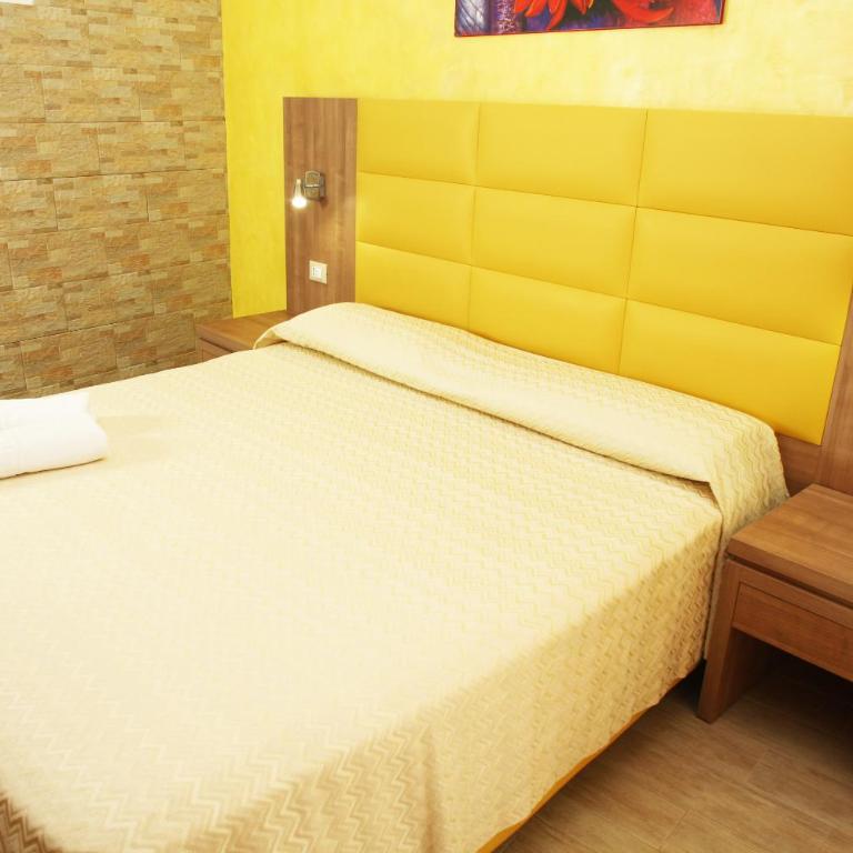 Coralia Bed & Breakfast - Camera Matrimoniale con Balcone - 32