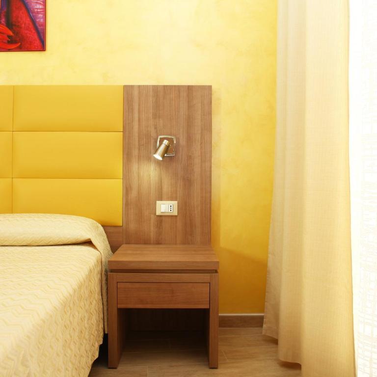 Coralia Bed & Breakfast - Camera Matrimoniale con Balcone - 36