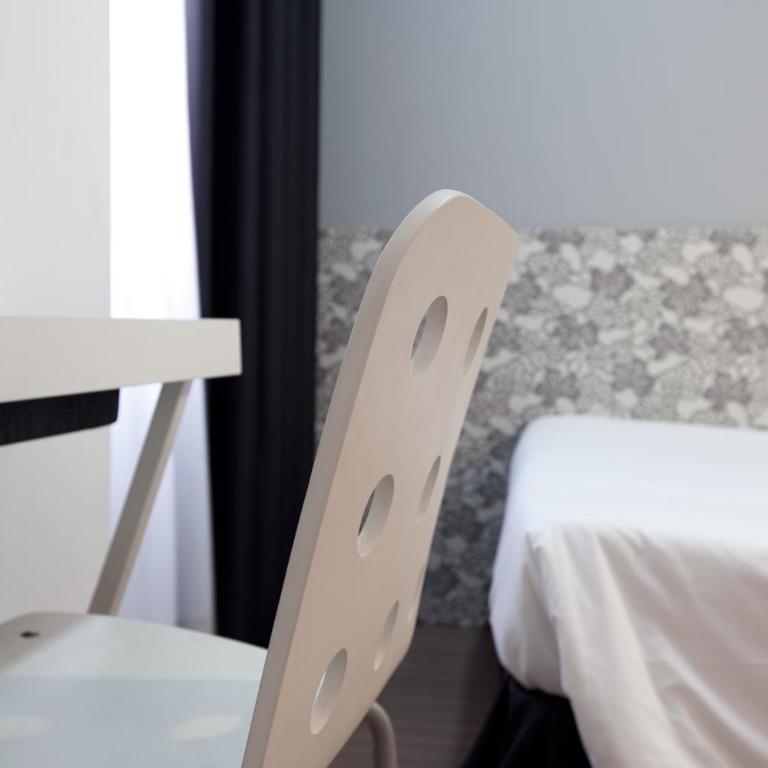 Hostal Nitzs Bcn - Double Room with Shared Bathroom - 6