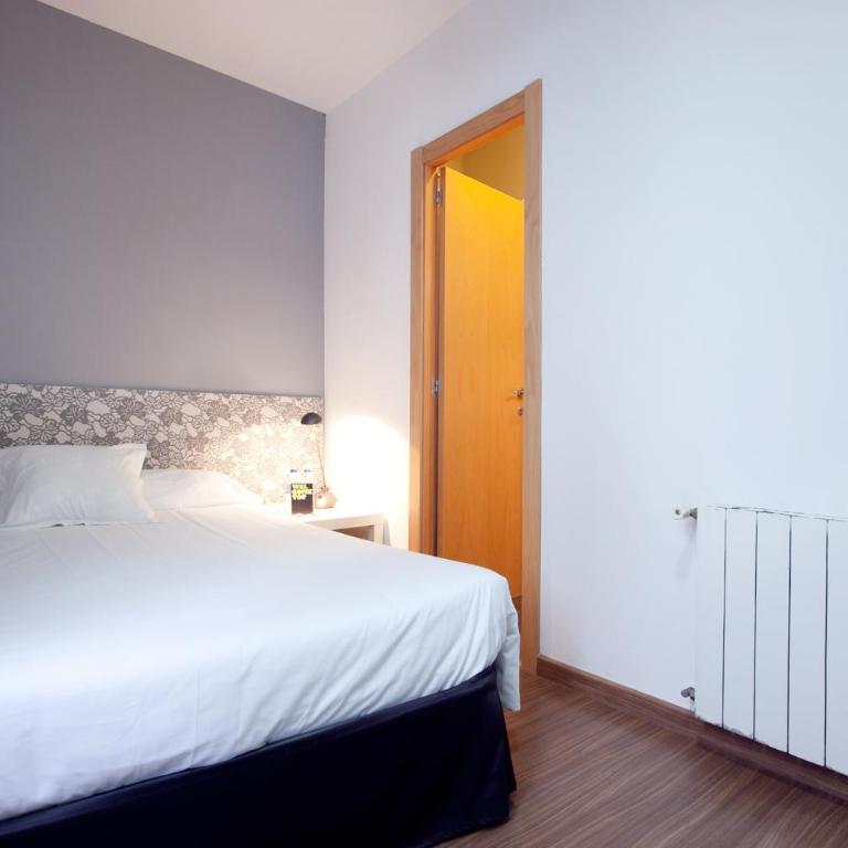 Hostal Nitzs Bcn - Double Room with Private Bathroom - 4