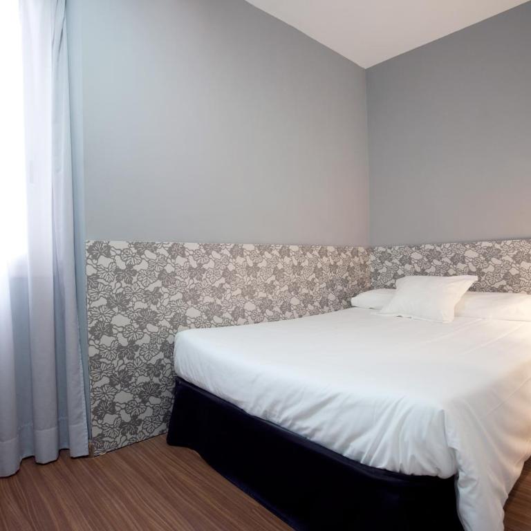 Hostal Nitzs Bcn - Double Room with Private Bathroom - 3