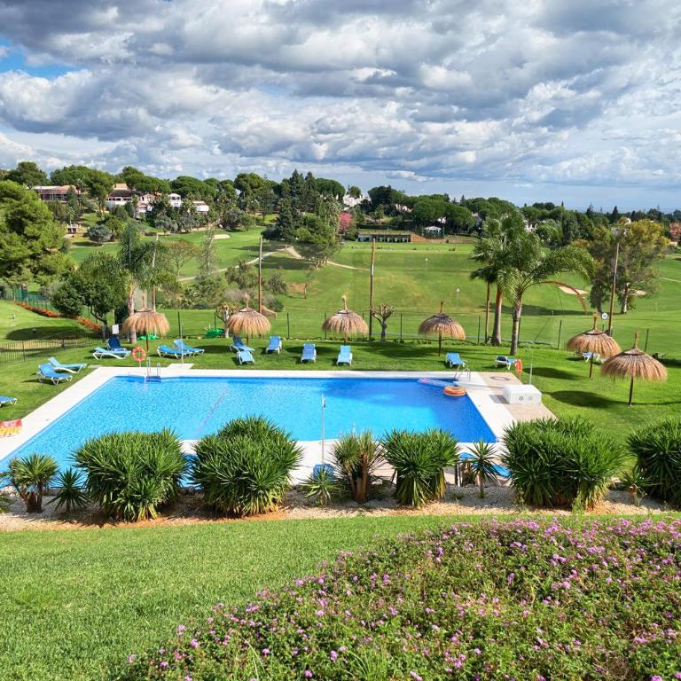 Azahara 1 8B Beautiful apartment frontline golf in popular Aloha - Apartamento de 2 dormitorios - 2