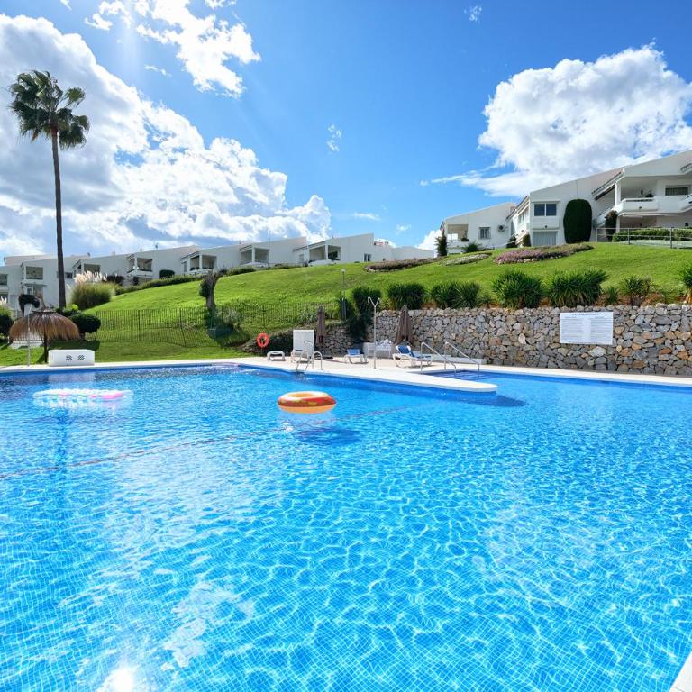 Azahara 1 8B Beautiful apartment frontline golf in popular Aloha - Apartamento de 2 dormitorios - 3