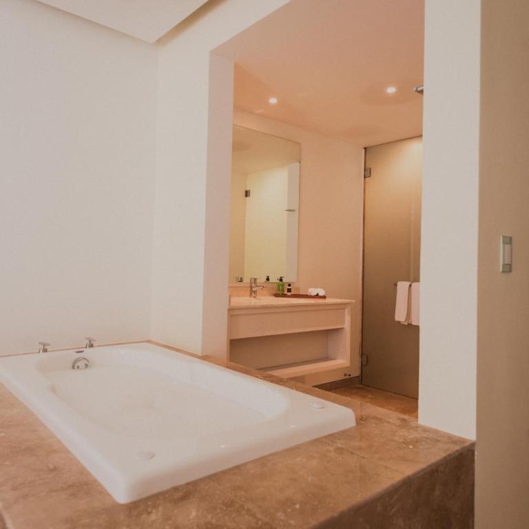 Antera Hotel & Residences - Suite Premium con bañera de hidromasaje - 3