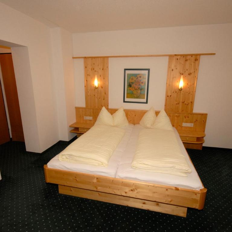 Pension Kristall - Doppelzimmer mit Balkon - 3