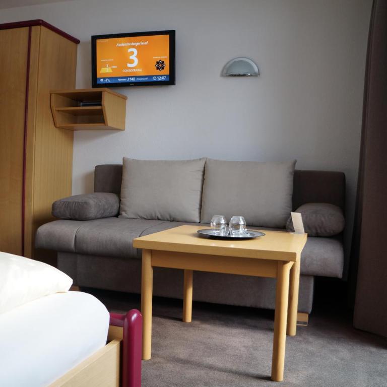Pension Strolz - Doppelzimmer mit Balkon - 5