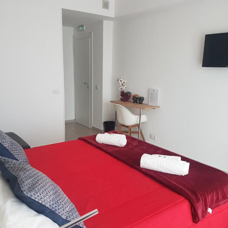 GiglioApartment Etna Mare - Camera Tripla con Bagno Privato - 3