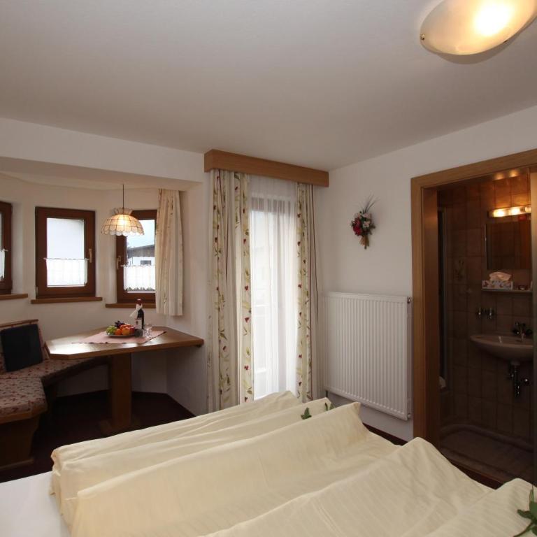 Haus Rosi - Double Room with Balcony - 10