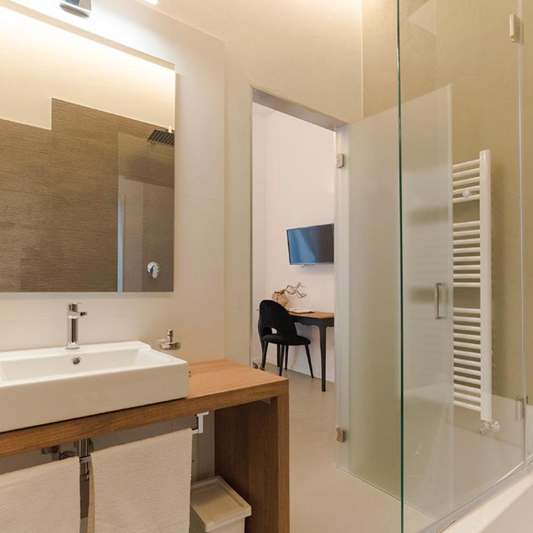 A Misura Duomo Rooms & Apartment - LS Accommodations - Camera Matrimoniale con Vasca Idromassaggio - 21