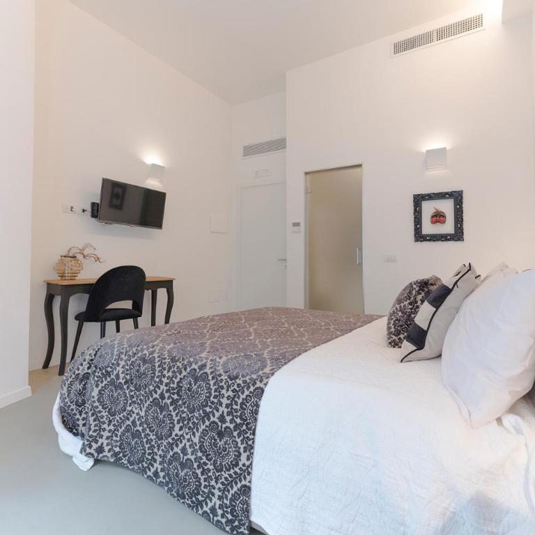 A Misura Duomo Rooms & Apartment - LS Accommodations - Camera Matrimoniale con Vasca Idromassaggio - 12
