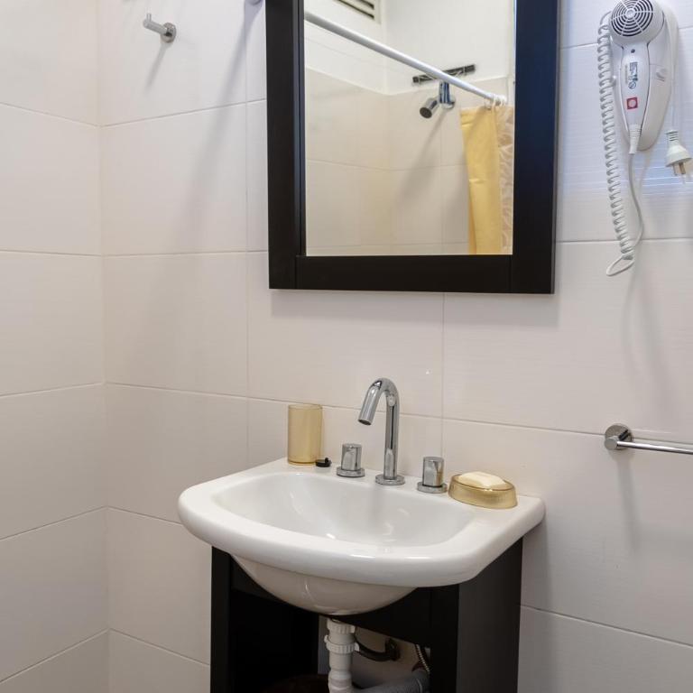 En el corazón turístico y teatral de Buenos Aires - Apartamento Estándar - 43