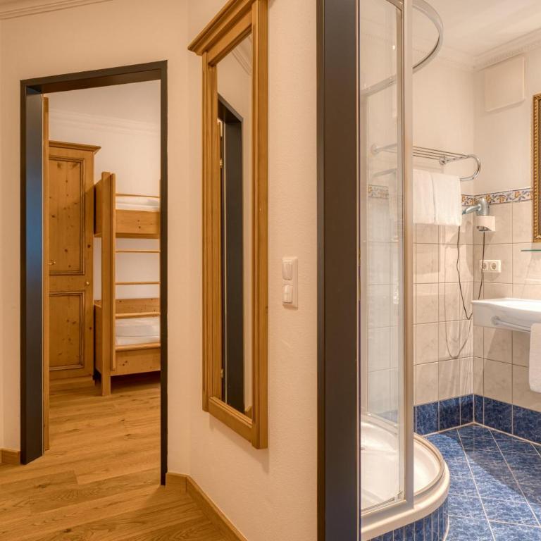 Hotel Kristall - Familienzimmer (4 Erwachsene) - 8