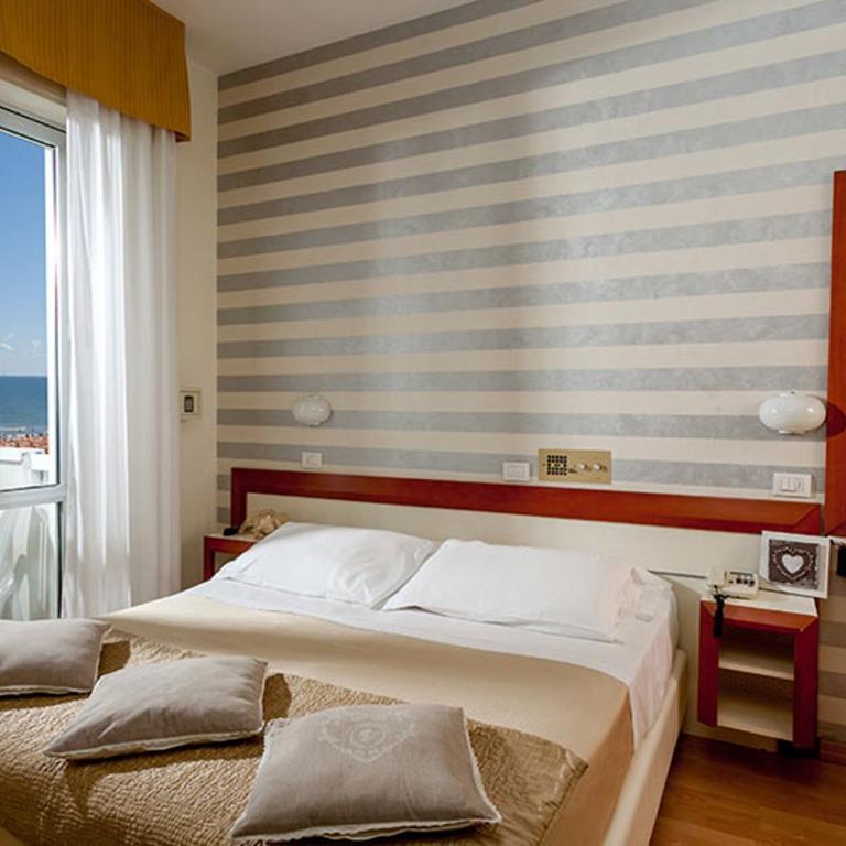 Hotel Aristeo Rimini fronte mare - Small Double Room Beach Front - 2