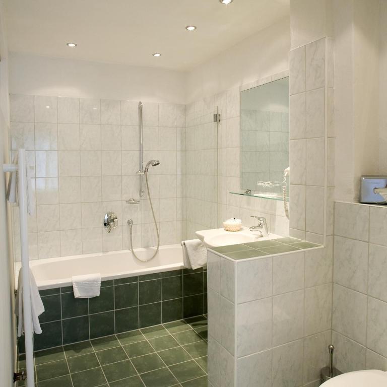 Hotel Schönegg - Deluxe Doppelzimmer mit Balkon - 2
