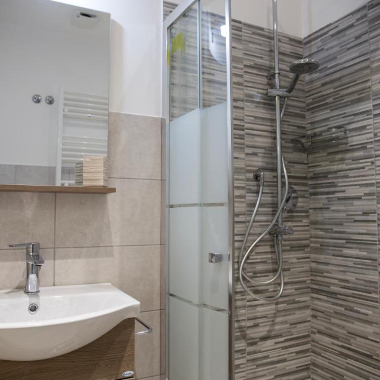 San Pietro Dreaming Rooms - Family Room with Private Bathroom - 9