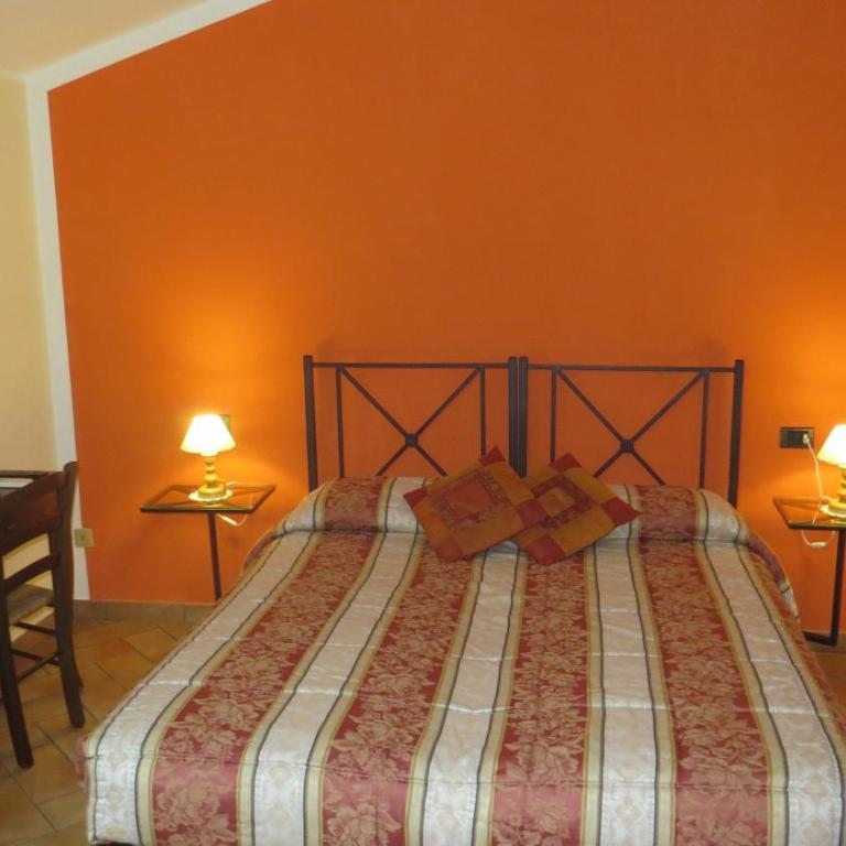 Agriturismo La Staffa - Camera Matrimoniale/Doppia con Letti Singoli con Bagno Privato - 3