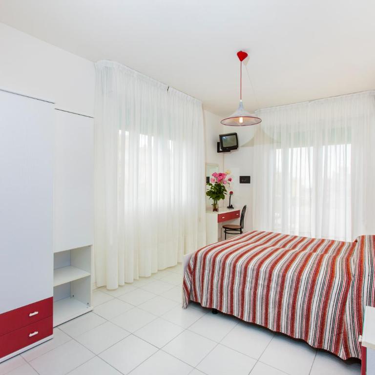 Hotel Wally - Camera Matrimoniale/Doppia con Letti Singoli con Balcone - 1