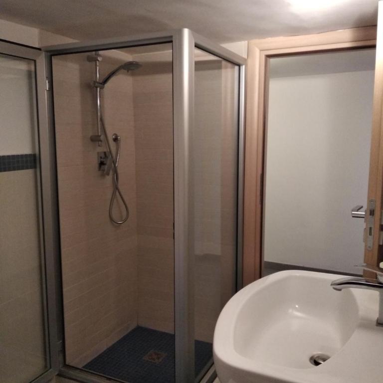 Casa di Carlo e Vale - Four-Bedroom Apartment with Balcony - 14