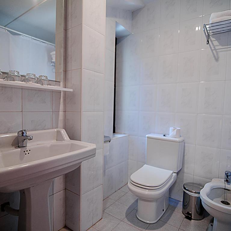 Hotel La Rambla - Family Room - 6
