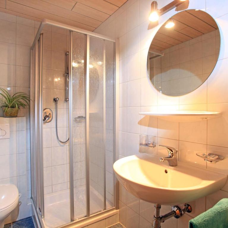 Pension Samerhof - Doppelzimmer mit Dusche - 11
