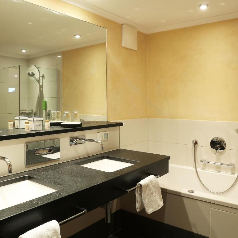 JUFA Alpenhotel Saalbach - Suite mit 1 Schlafzimmer - 1
