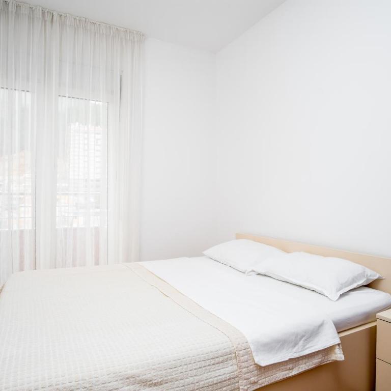 Lux Apartments Iva - One-Bedroom Apartment - 40