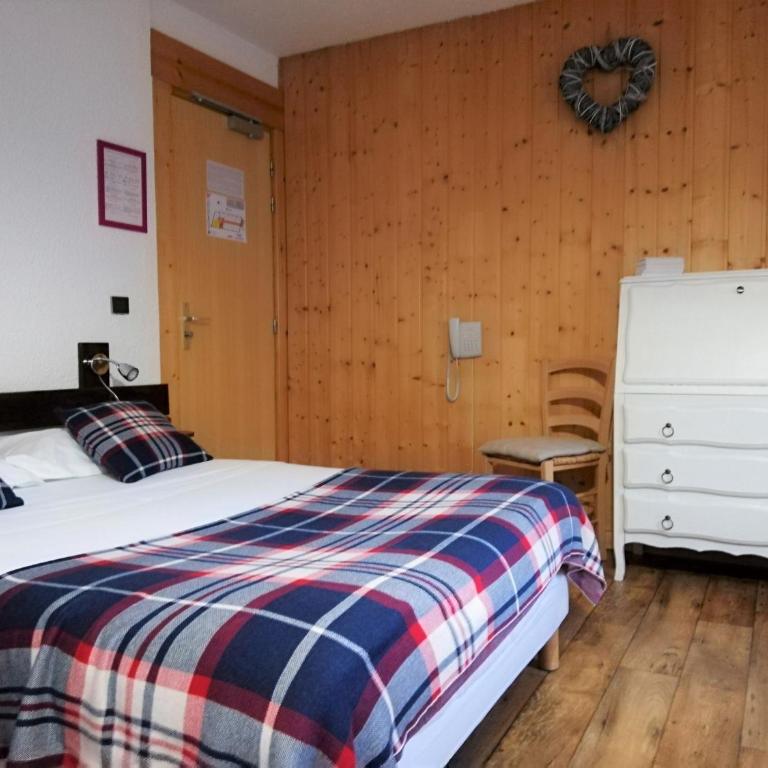 Terminus Hôtel des 3 Vallées - Vierbettzimmer mit Bad - 4